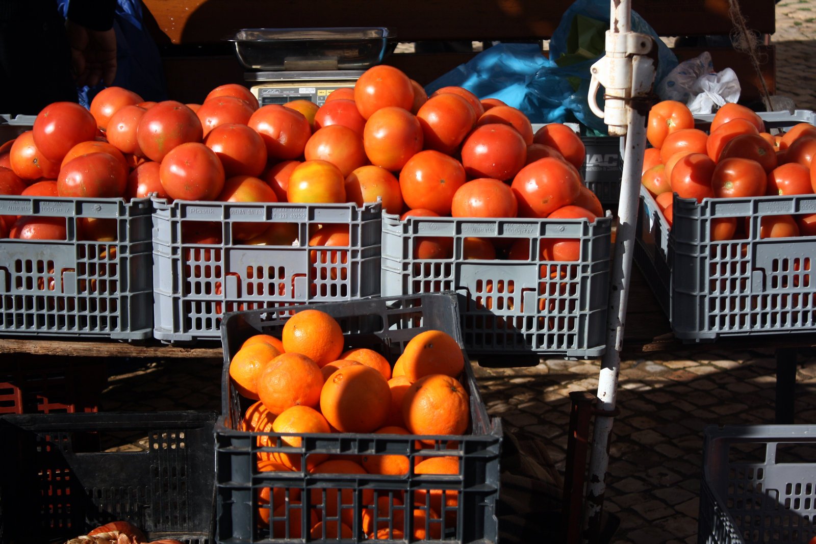 Jitomates en un mercado